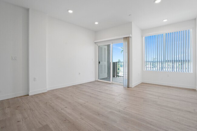Foto del edificio - 8802 Van Nuys Blvd