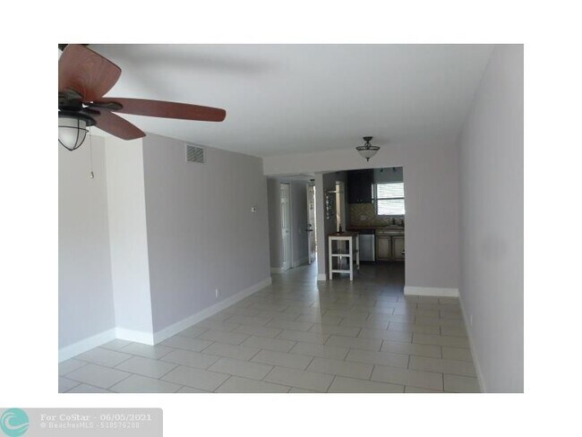 Foto del edificio - 21895 Lake Forest Cir