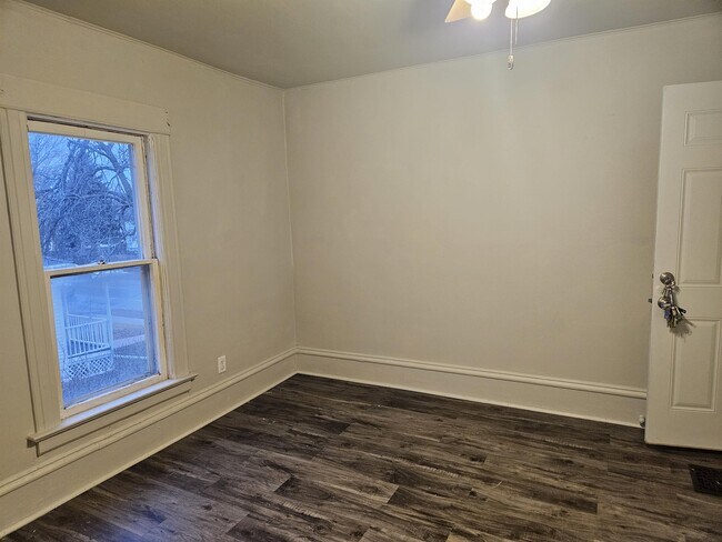 Foto del edificio - 220 N Prairie Ave