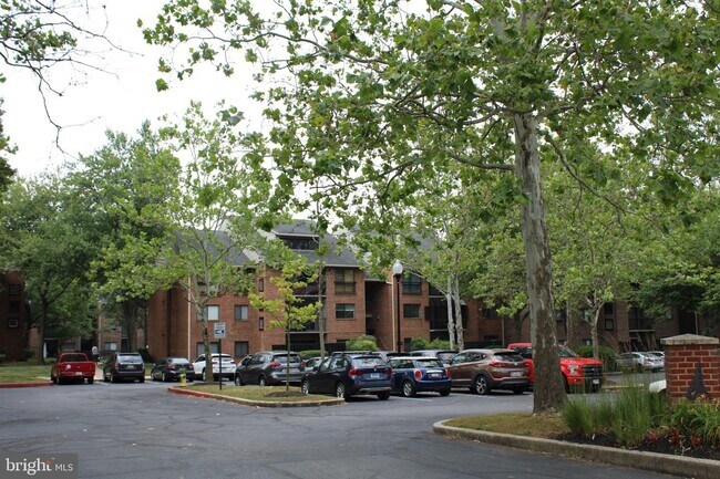 Foto del edificio - 302 Hilltop Ln