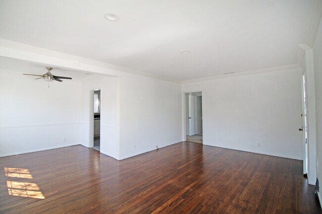Foto del edificio - 1706 Pullman Ln