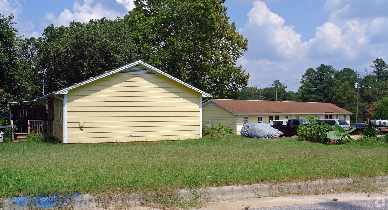 Building Photo - 427-431 Tanner Dr