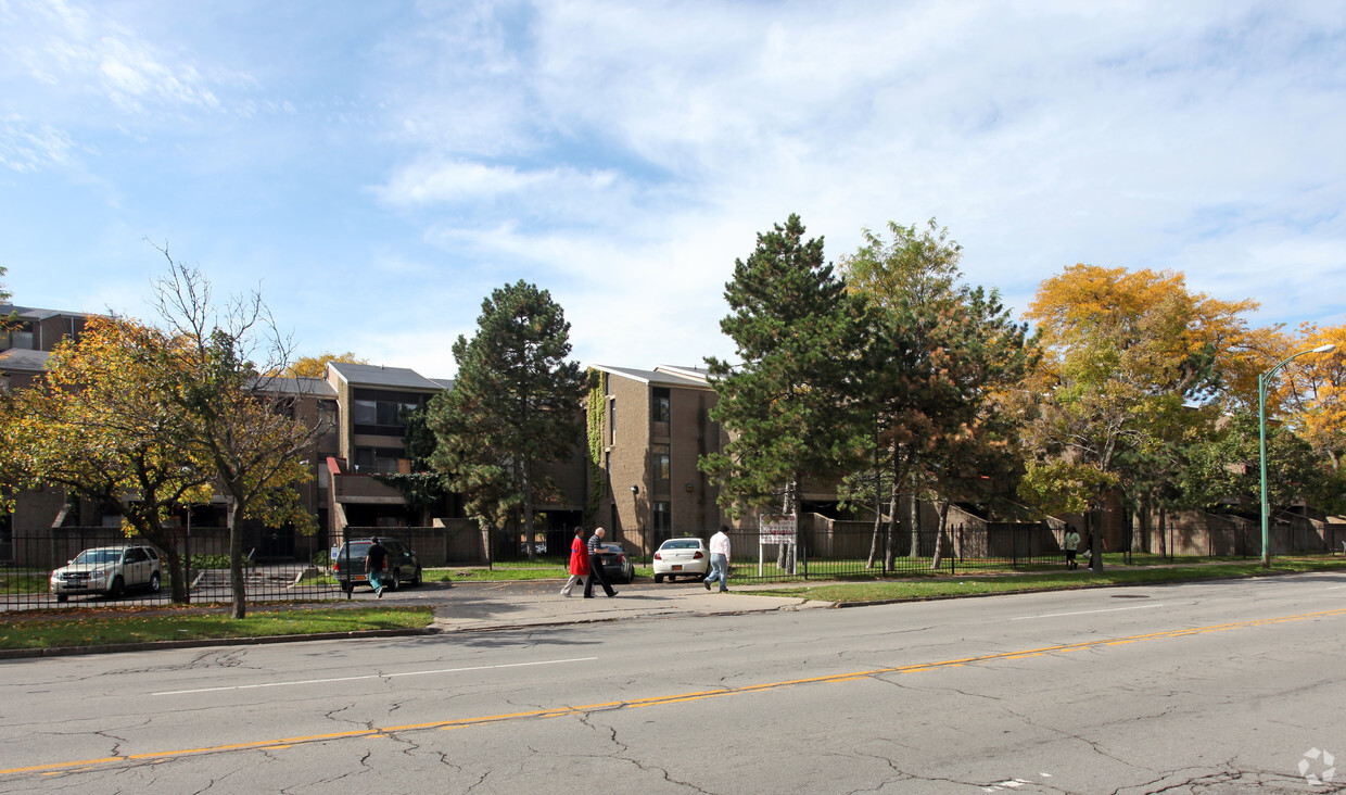 Primary Photo - Shoreline Apartments