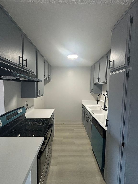 Building Photo - WOODCREST APARTMENTS