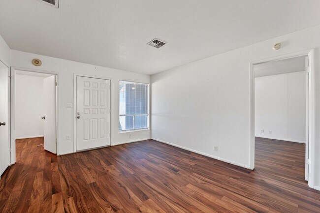 Foto del edificio - 9007 W Elm St