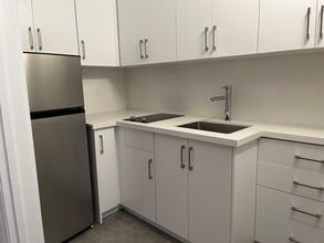 Building Photo - 26 Balmoral Ave