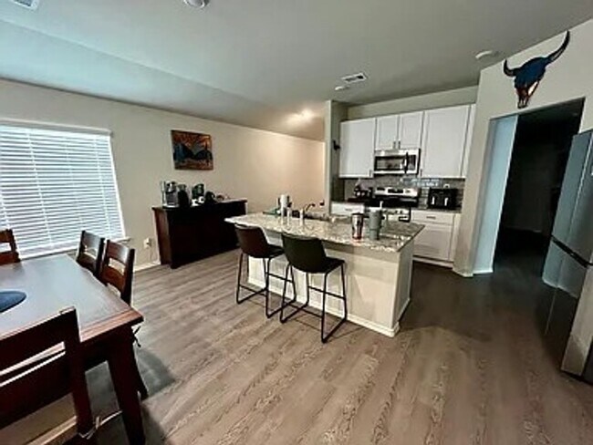 Foto del edificio - Gorgeous 3 Bedroom/ 2 Bath Ranch Home / Immaculate / Upgrades Galore / Attention To Detail