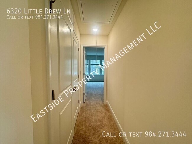 Foto del edificio - 6320 Little Drew Ln