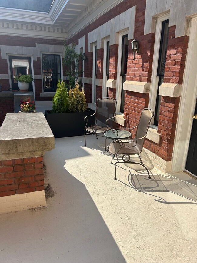 Building Photo - Greenville, 1BD/1BD, 894SF