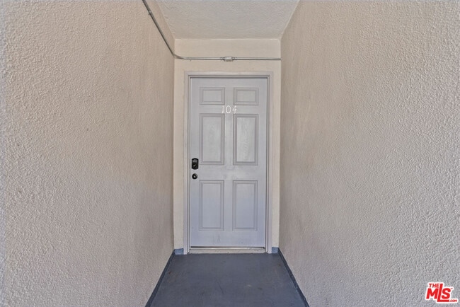 Building Photo - 15286 Sutton St