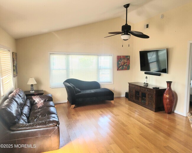Foto del edificio - 141 Ocean Bay Blvd