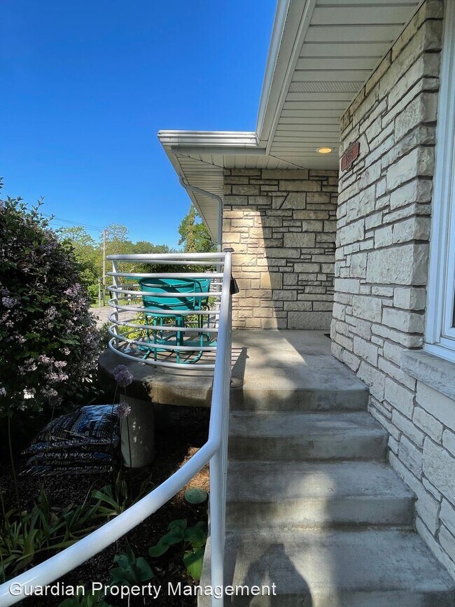Foto del edificio - 2 br, 1.5 bath House - 1818 Douglas Ave
