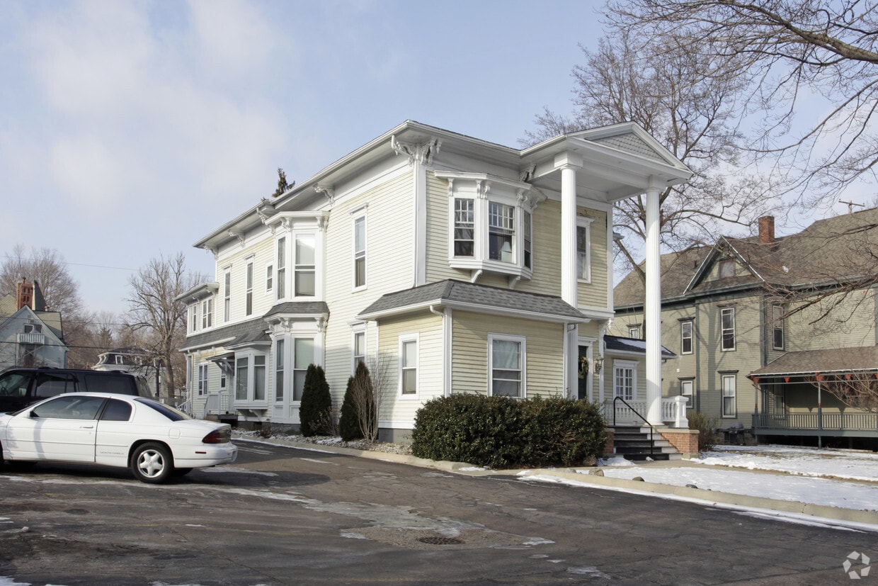 315 Woodward Ave, Kalamazoo, MI 49007 Apartments in Kalamazoo, MI