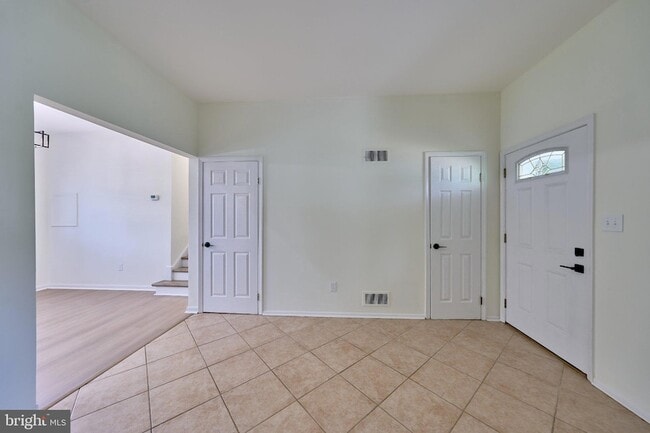 Building Photo - 2924 Gracefield Rd
