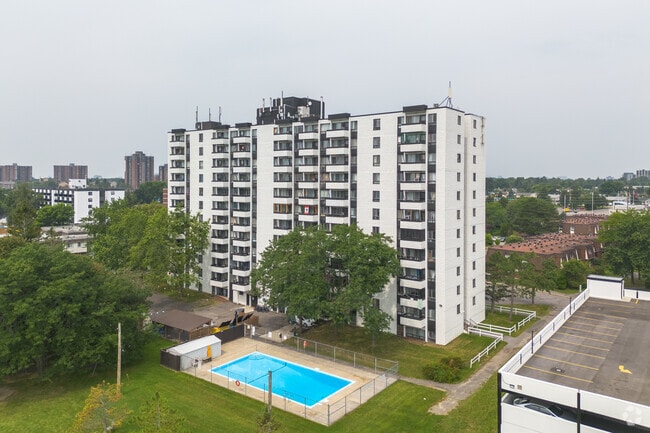 Building Photo - 2969 Fairlea Crescent