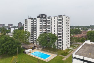 Building Photo - 2969 Fairlea Crescent