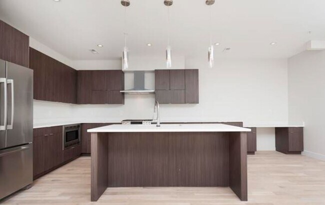 Open Kitchen with quartz counters - 4321 Tennyson St