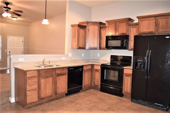 Building Photo - Perfect home in Piedmont School District