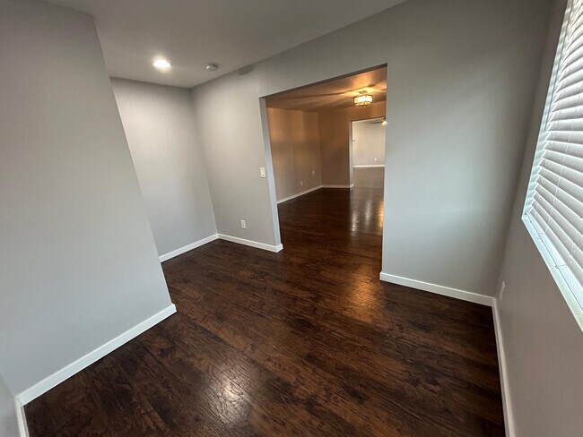 Foto del edificio - 1117 W 9th St