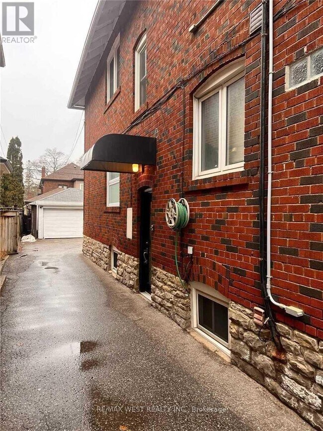 Photo du bâtiment - 900 Avenue Rd