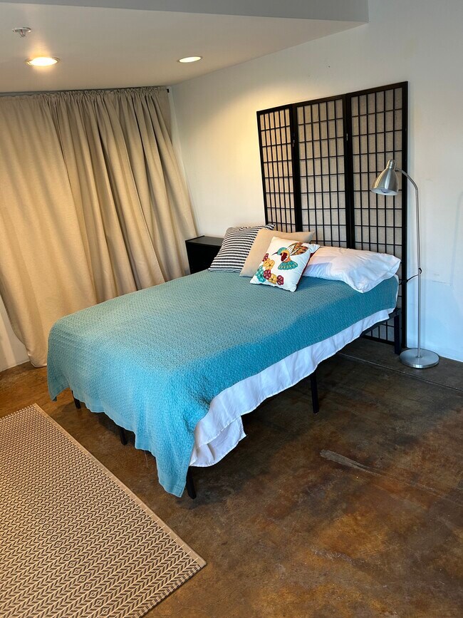 cama completa - 2858 Waverly Dr