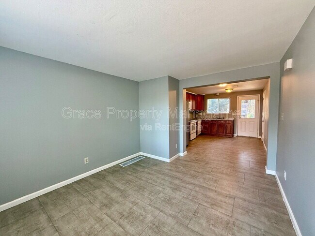 Foto del edificio - 7899 York St