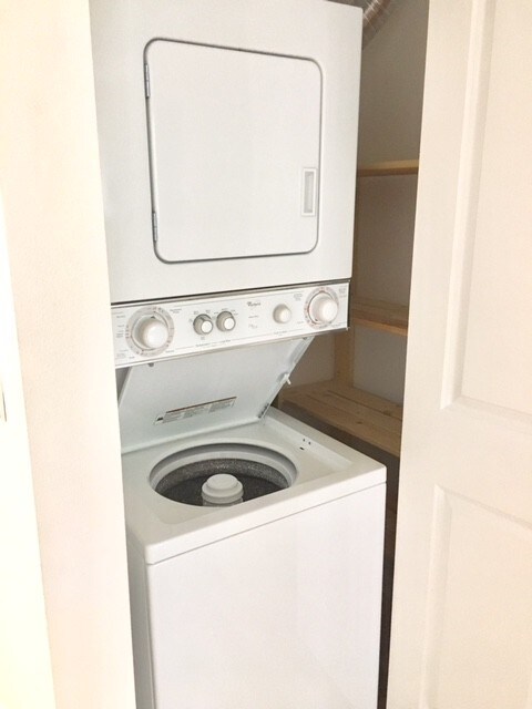 Lavadora/secadora en la unidad - 12329 Roosevelt Way NE