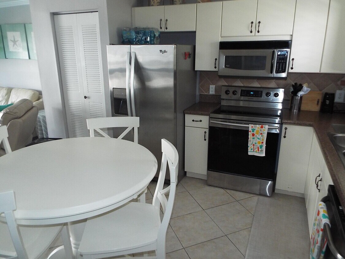 Foto del edificio - 1330 Miracle Strip Pkwy SE