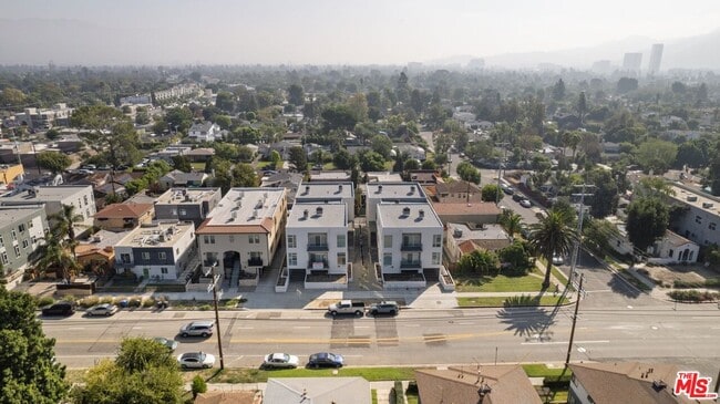 Building Photo - 5112 Cahuenga Blvd