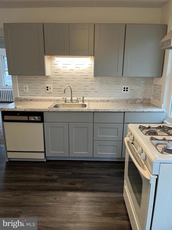 Building Photo - 29 10th Ave