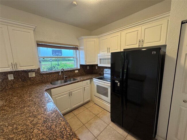 Building Photo - 12701 SW 49th Ct