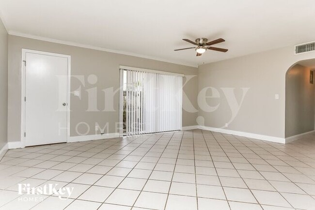 Foto del edificio - 6440 Roosevelt St
