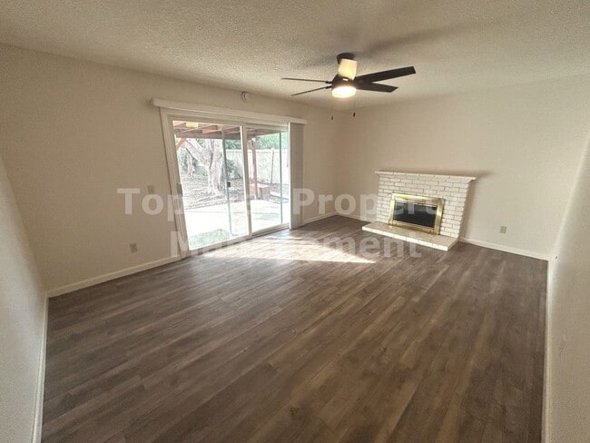 Foto del edificio - Beautiful 4 Bed/2 Bath House in Central Oceanside - Available 01/02***