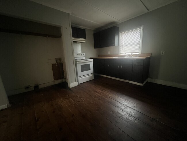 Building Photo - 207 McFadden St