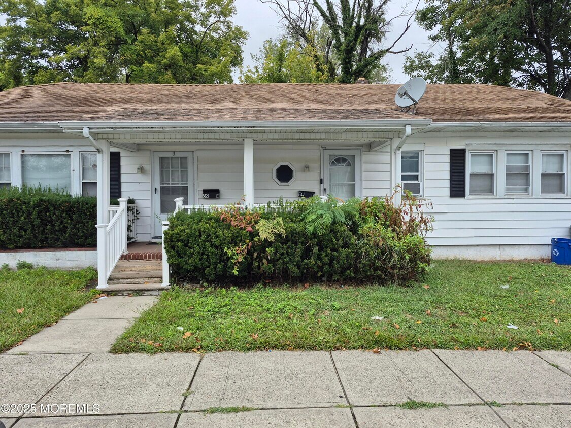Foto principal - 89 Poplar Ave