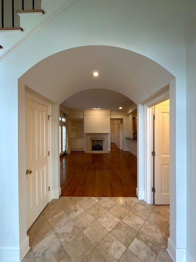 Foto del edificio - Myers Park - T.R. Lawing Realty Property