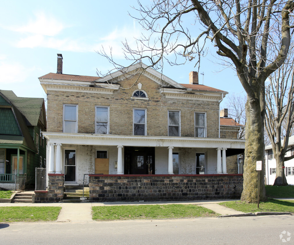 209 N 2nd St, Elkhart, IN 46516 - Apartments in Elkhart, IN ...