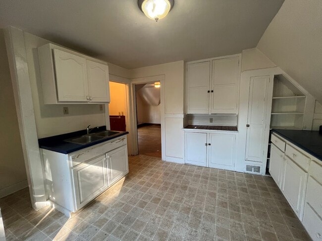 Building Photo - 1037 Jenifer St