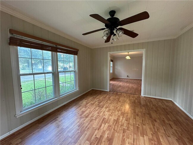 Foto del edificio - 2351 Taylor Ave