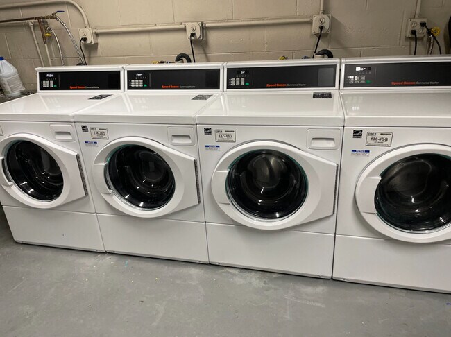 Building Photo - 501 N Russell St - Meals Included $5000 Value