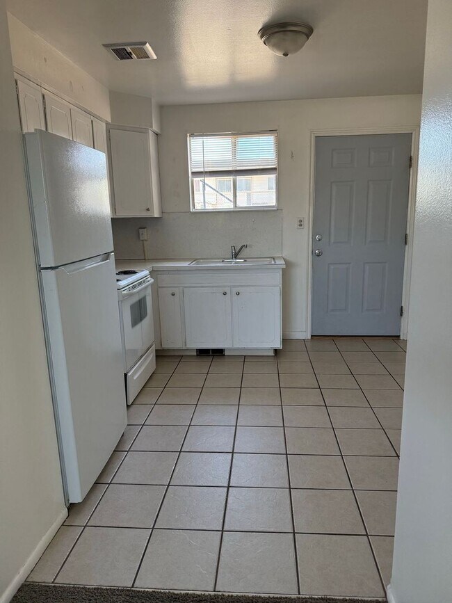 Foto del edificio - SINGLE FAMILY HOUSING -  2 bed/1 bath in Orem