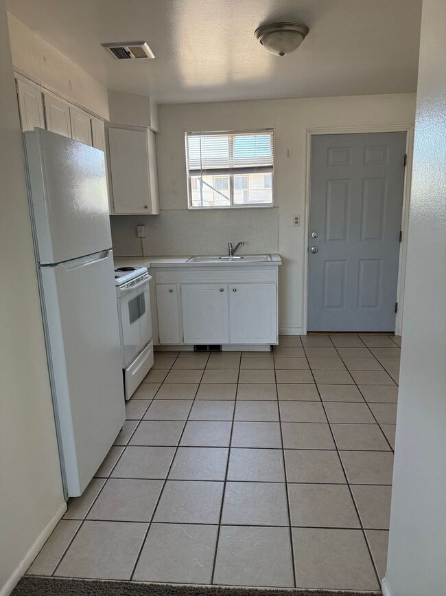 Building Photo - SINGLE FAMILY HOUSING -  2 bed/1 bath in Orem