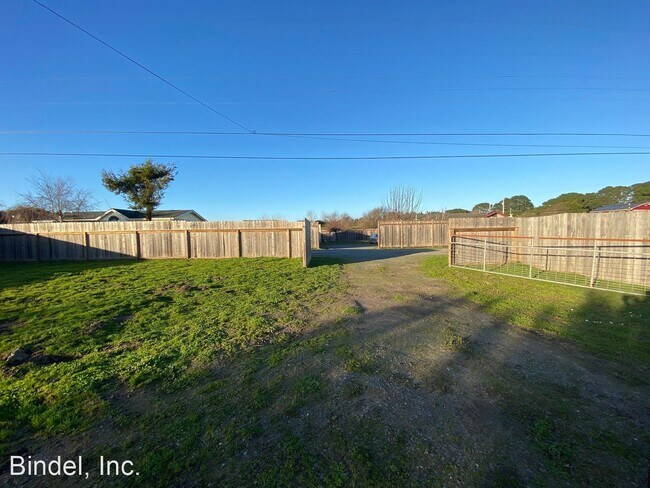 Foto del edificio - 3 br, 2 bath House - 1084 Mary Lane