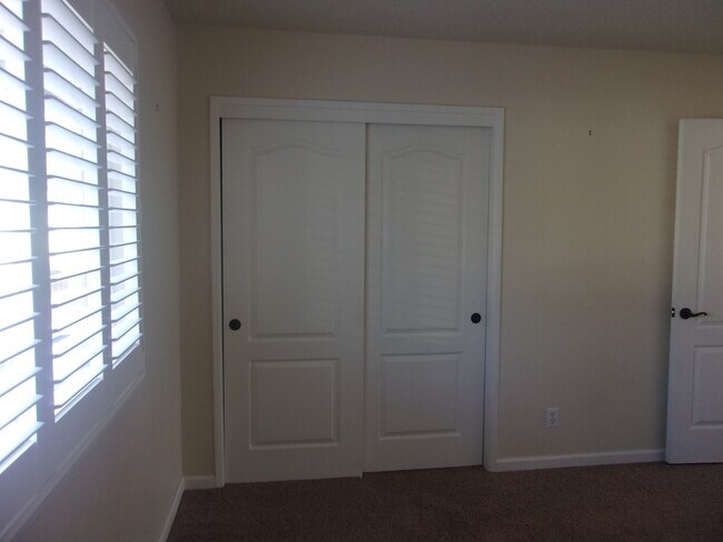 Building Photo - Edgewood Condos