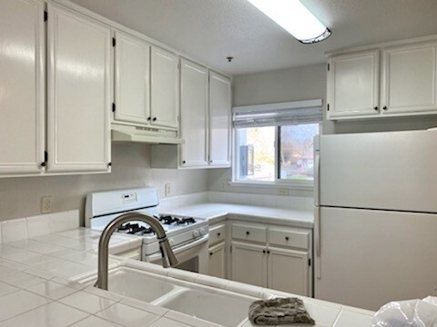 Foto del edificio - Spacious 2BR/2BA Condo with Private Patio,...