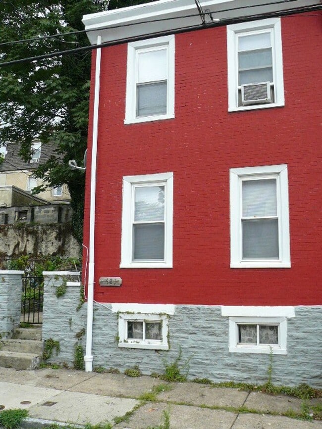 Building Photo - Ready for showings!