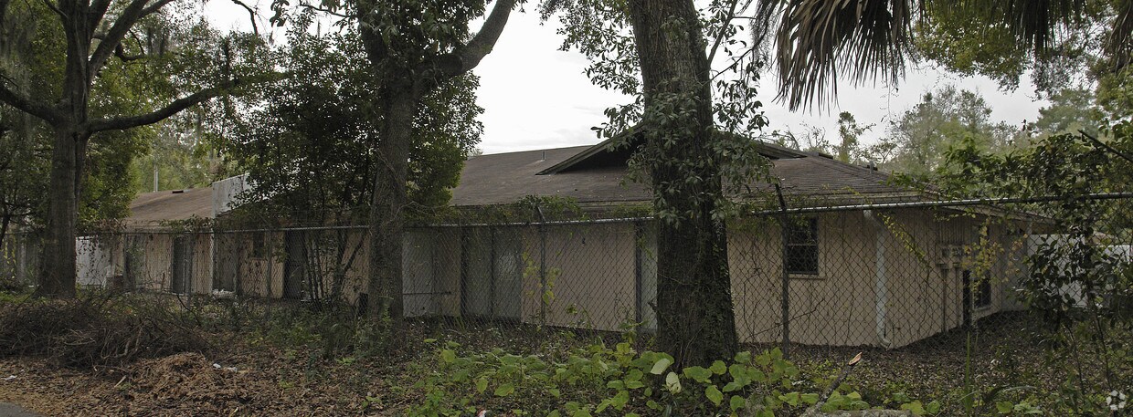 Building Photo - 110 SE 8th St