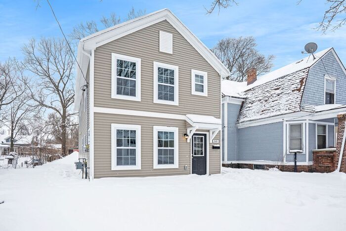 Primary Photo - 1310 Maude Ave NE