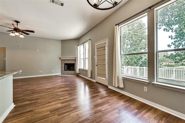 Building Photo - 1109 Oakcrest Dr