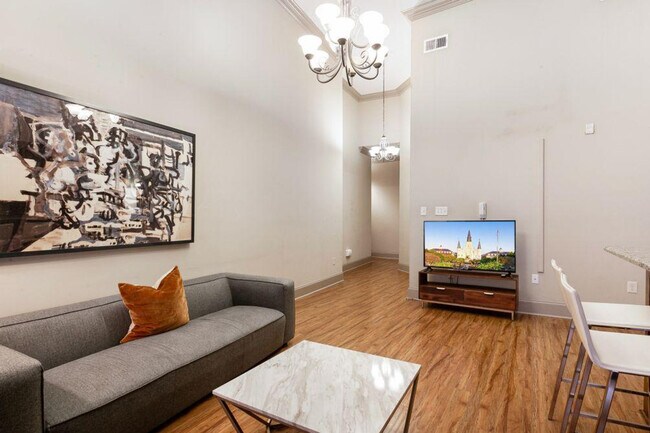 Building Photo - 300 Baronne St